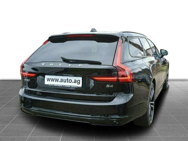 Gebraucht Volvo V90 Plus 197 PS (144 kW) 2023 Onyx black metallic Kombi