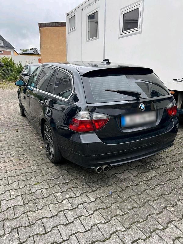 Gebraucht BMW 330 Sport Line 231 PS (169 kW) 2007 Schwarz Kombi