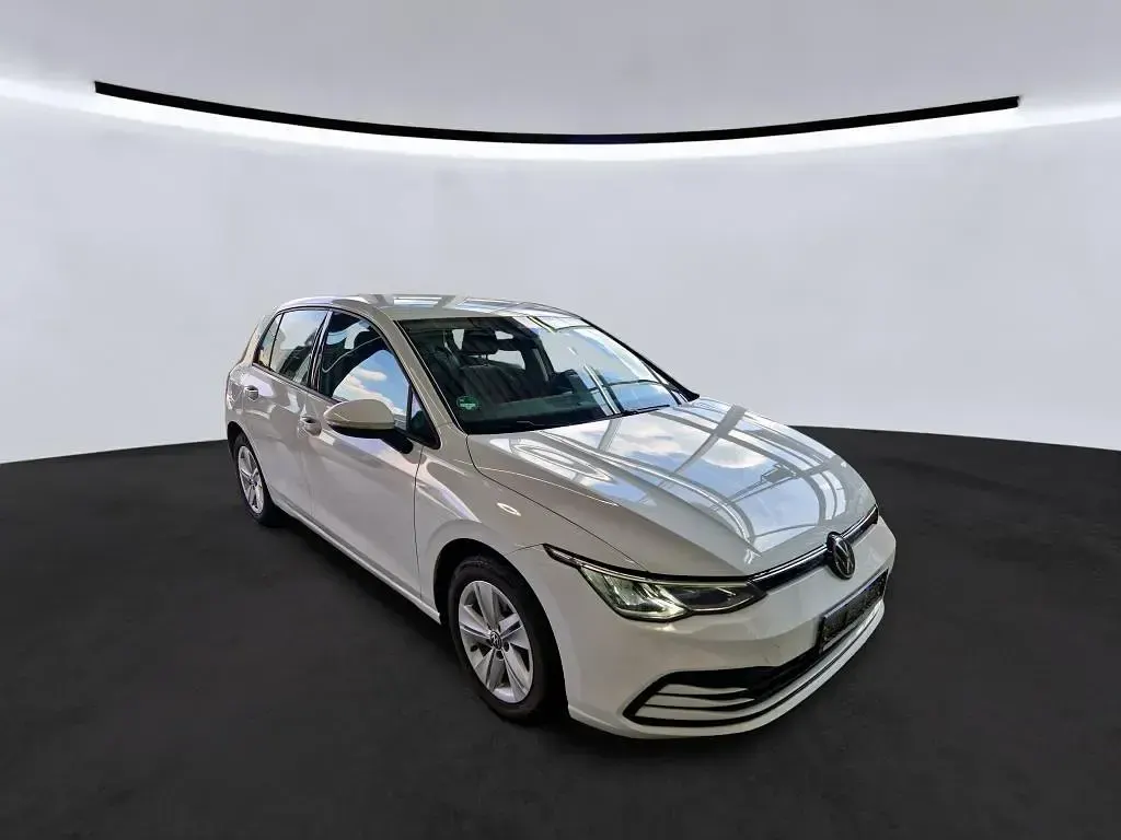 Gebraucht VW Golf VIII Life 150 PS (110 kW) 2022 Weiß Limousine