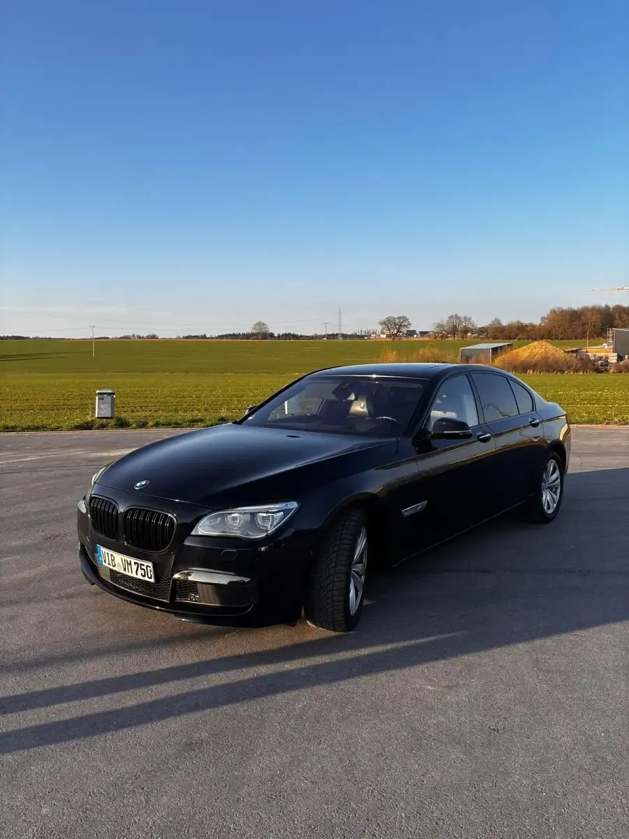 Gebraucht BMW 750 381 PS (280 kW) 2012 Schwarz Limousine