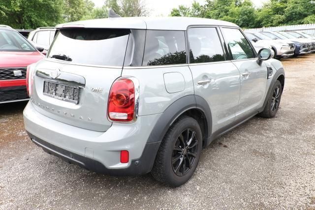 Moonwalk grey metallic moonwalk grey metallic Gebraucht 2018 Mini One Countryman Pepper SUV | 15.589 € (Fairer Preis) - Bild 1/4