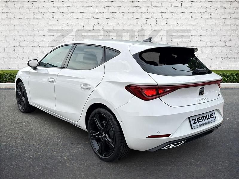 Second-hand Seat Leon FR 150 CP (110 kW) 2025 Alb Berlinǎ