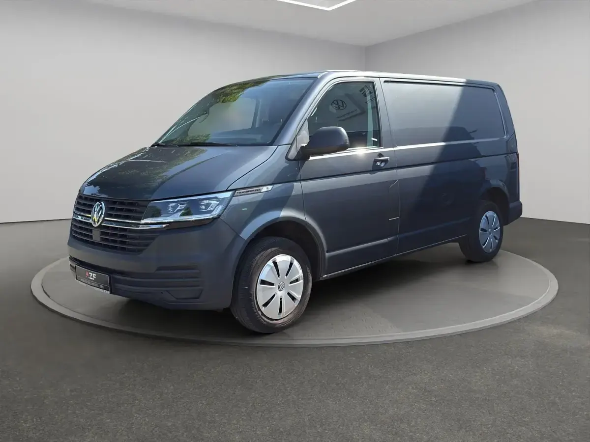 Gebraucht VW T6.1 110 PS (80 kW) 2023 Indiumgrau metallic Van