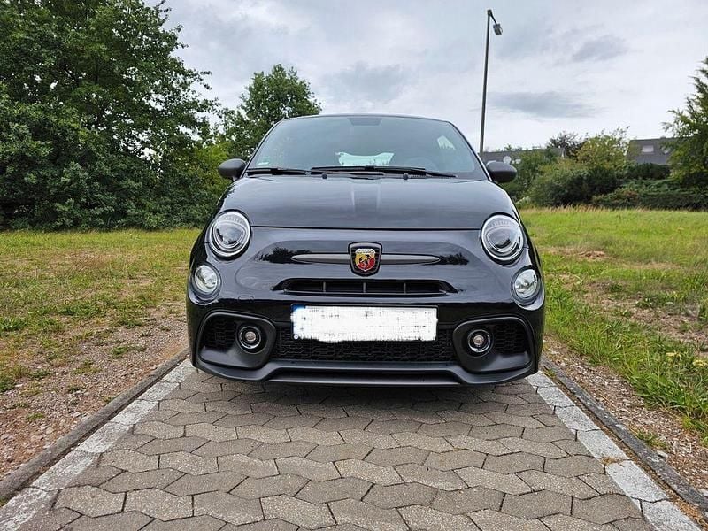 Schwarz Gebraucht 2024 Abarth 695 Kleinwagen | 33.000 € (Teuer) - Bild 1/4
