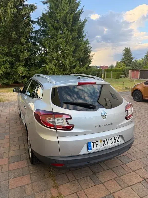 Gebraucht Renault Mégane III LIMITED 116 PS (85 kW) 2016 Grau Limousine