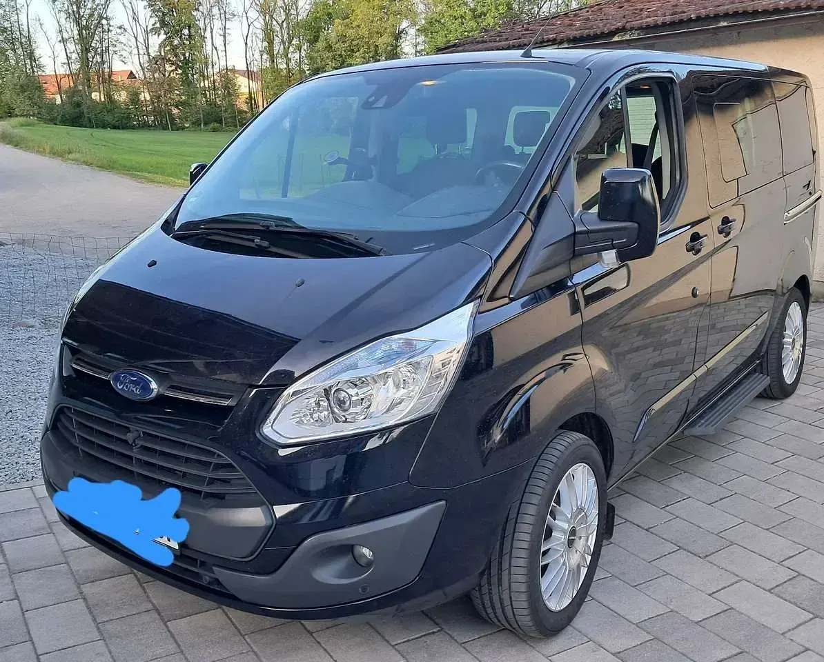 Gebraucht Ford Tourneo Titanium 125 PS (91 kW) 2015 Schwarz Van / Kleinbus