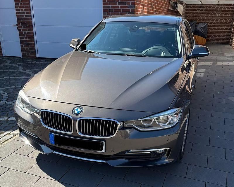 Braun Gebraucht 2012 BMW 320 Luxury Line Limousine | 9.300 € (Fairer Preis) - Bild 1/4
