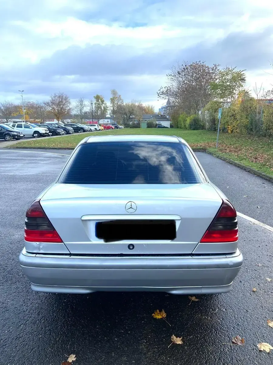 Gebraucht Mercedes C220 Elegance 122 PS (89 kW) 1998 Silber Limousine