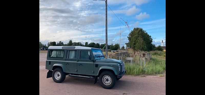 Gebraucht Land Rover Defender 122 PS (89 kW) 2015 Grün Kombi