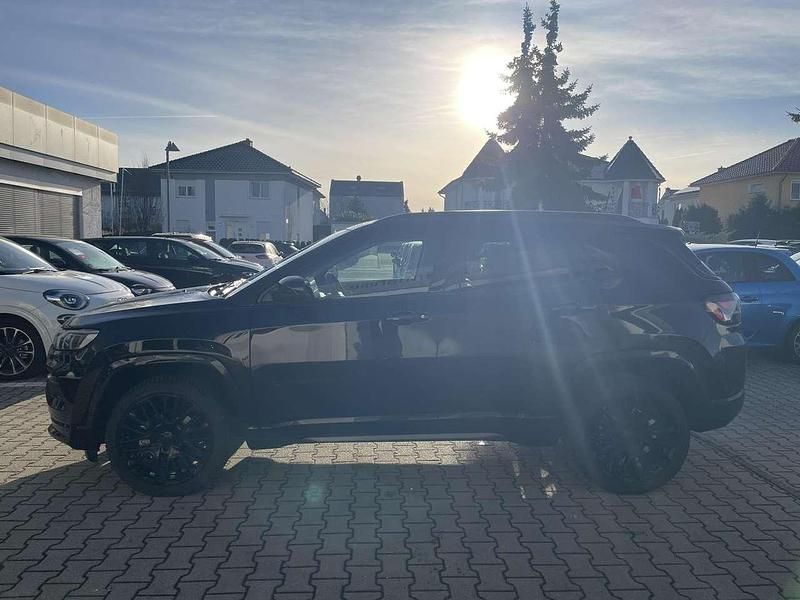 Gebraucht Jeep Compass Altitude 131 PS (96 kW) 2023 Solid black SUV