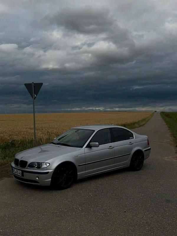 Silber Gebraucht 2003 BMW 325 Performance Limousine | 5.200 € (Fairer Preis) - Bild 1/4