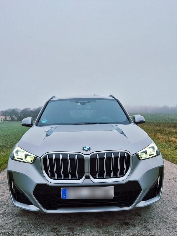 Silber Gebraucht 2025 BMW X1 Comfort Edition SUV | 42.000 € (Superpreis) - Bild 1/4