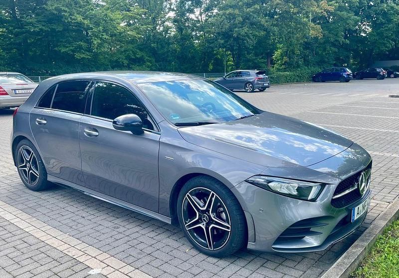 Grau Gebraucht 2022 Mercedes A200 AMG Limousine | 26.400 € (Superpreis) - Bild 1/4