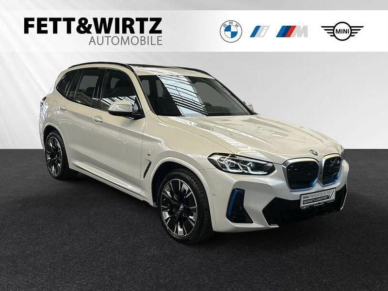 Mineralweiss metallic Gebraucht 2024 BMW iX3 Impressive SUV | 51.888 € (Fairer Preis) - Bild 1/2