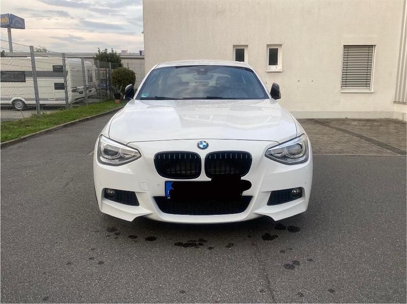 Weiß Gebraucht 2014 BMW 125 M Sport Kleinwagen | 11.900 € (Fairer Preis) - Bild 1/4