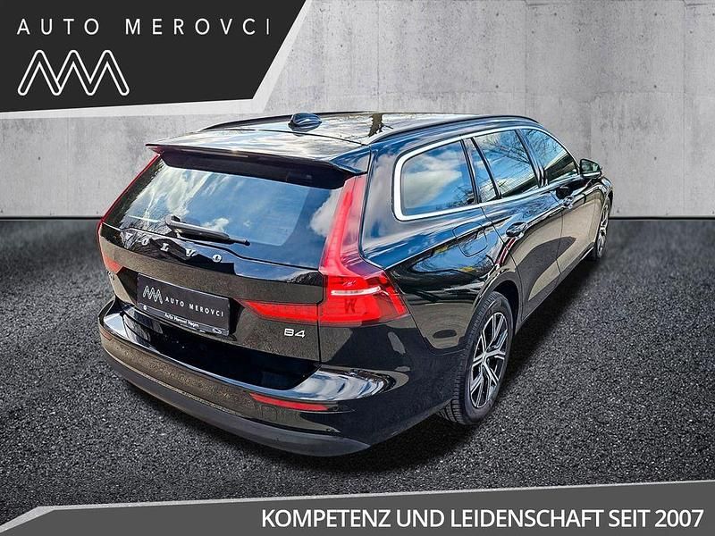Gebraucht Volvo V60 197 PS (144 kW) 2022 Schwarz Kombi