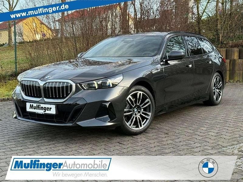 Gebraucht BMW 520 M Sport 190 PS (139 kW) 2025 Sophistograu brillanteffekt Kombi