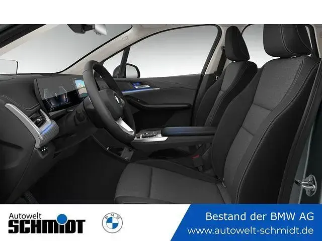 Gebraucht BMW 220 Active Tourer Luxury Line 163 PS (119 kW) 2025 Skyscraper grau Van / Kleinbus