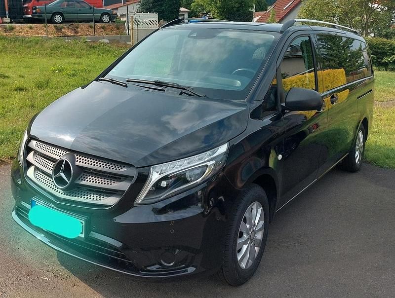 Schwarz Gebraucht 2018 Mercedes Vito Van / Kleinbus | 35.000 € - Bild 1/4