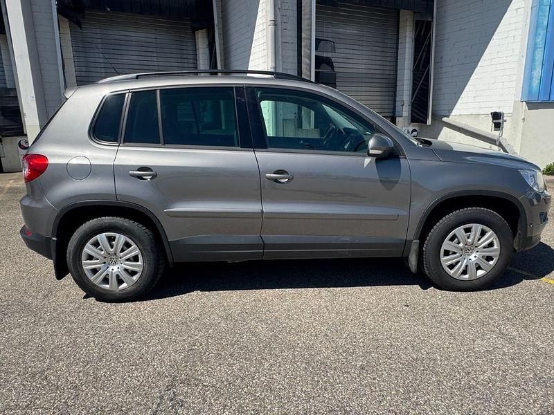 Gebraucht VW Tiguan Track & Field 140 PS (102 kW) 2009 Grau SUV