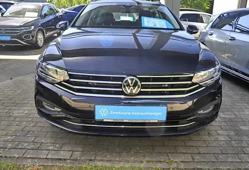 Gebraucht VW Passat Business 150 PS (110 kW) 2024 Deep black perleffekt Kombi