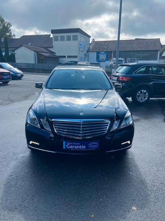 Schwarz Gebraucht 2009 Mercedes E250 Limousine | 14.900 € (Etwas zu teuer) - Bild 1/4