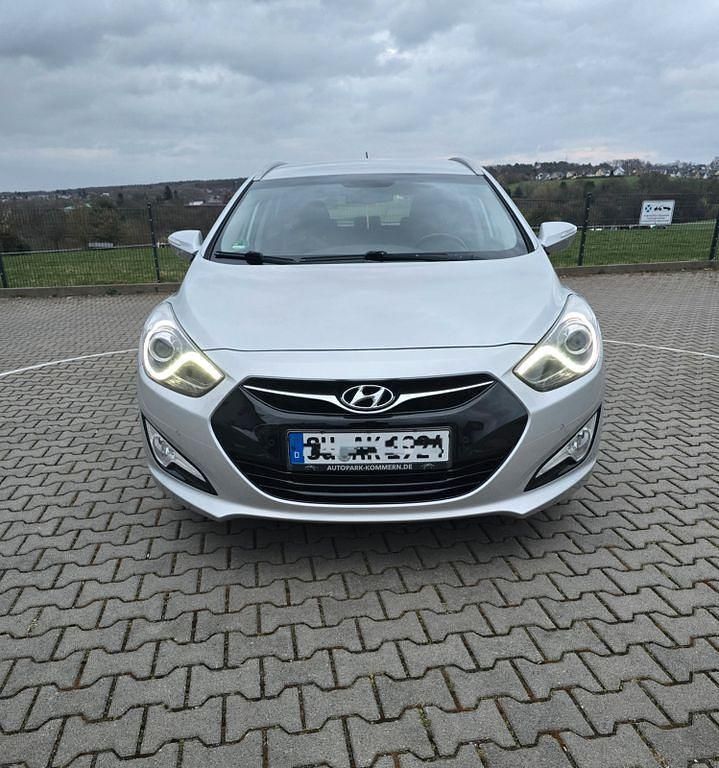 Silber Gebraucht 2014 Hyundai i40 Comfort Kombi | 8.800 € (Fairer Preis) - Bild 1/4