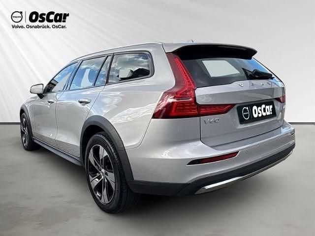 Gebraucht Volvo V60 CC Plus 197 PS (144 kW) 2023 Silber Kombi