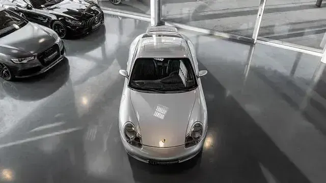 Usata Porsche 911 Carrera 301 CV (221 kW) 2001 Argento