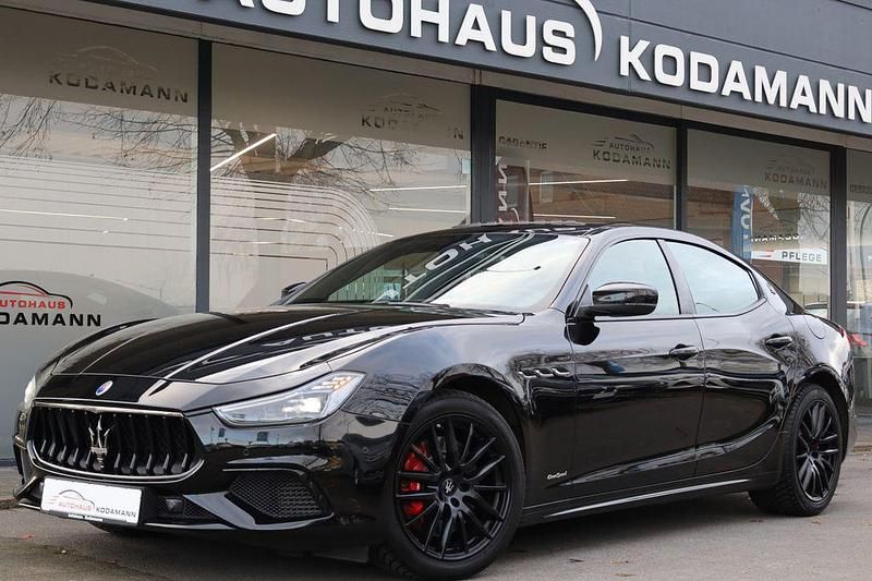Schwarz Gebraucht 2020 Maserati Ghibli Limousine | 39.950 € (Guter Preis) - Bild 1/4