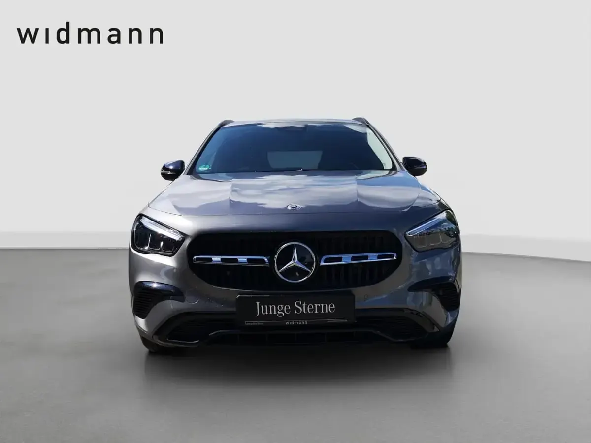 Gebraucht Mercedes GLA200 Advanced 163 PS (119 kW) 2024 Metalliclack mountaingrau SUV