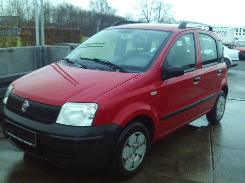 Rot Gebraucht 2009 Fiat Panda Active Limousine | 1.980 € (Fairer Preis) - Bild 1/4