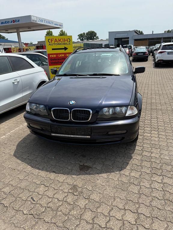 Blau Gebraucht 2001 BMW 318 Kombi | 2.450 € (Teuer) - Bild 1/4