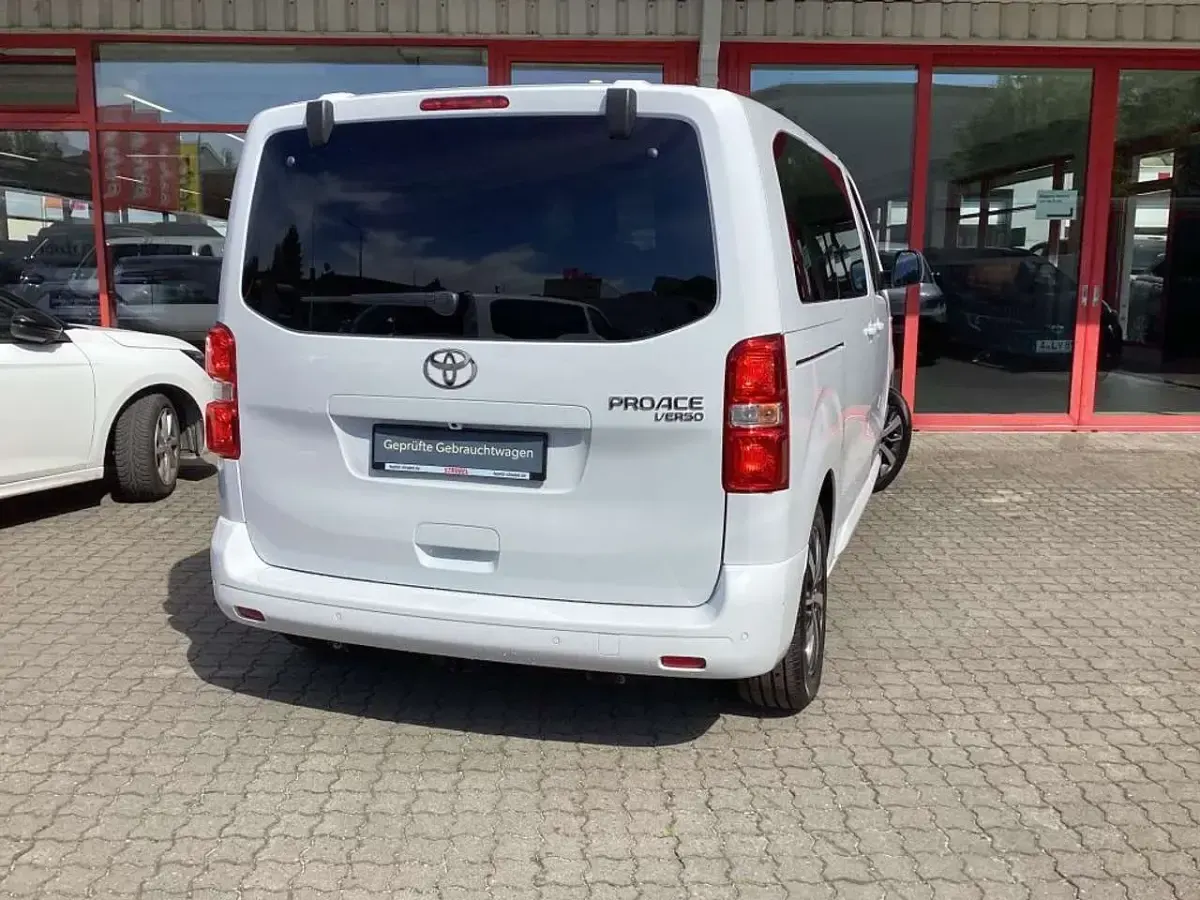 Gebraucht Toyota Proace Verso Team 177 PS (130 kW) 2024 Ice white Kombi