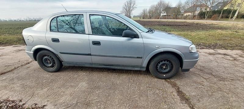 Silber Gebraucht 2000 Opel Astra Limousine | 500 € - Bild 1/4