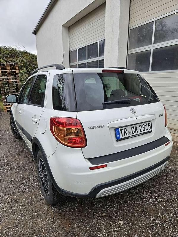 Gebraucht Suzuki SX4 Comfort 107 PS (78 kW) 2008 Weiß SUV