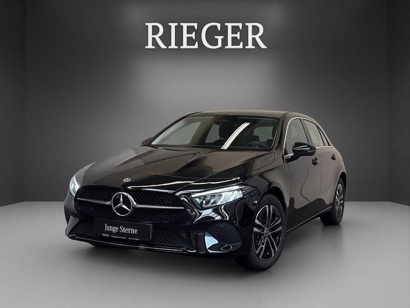 Black metallic Gebraucht 2024 Mercedes A250 Progressive Limousine | 29.875 € (Guter Preis) - Bild 1/4