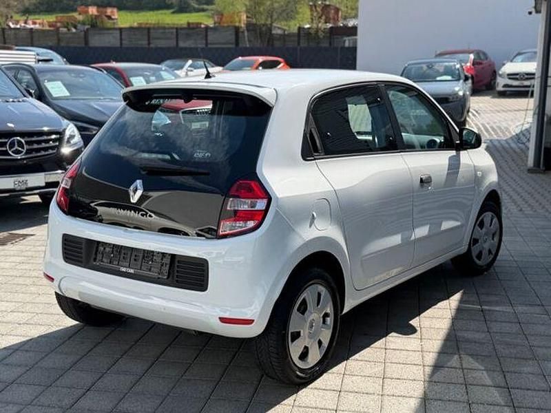 Second-hand Renault Twingo Expression 71 CP (52 kW) 2015 Alb Hatchback