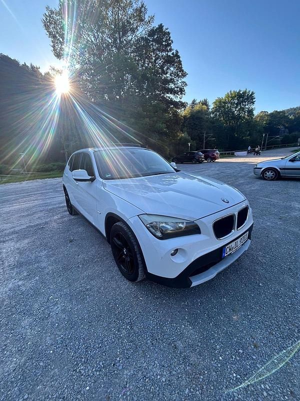 Weiß Gebraucht 2009 BMW X1 SUV | 5.990 € (Teuer) - Bild 1/4