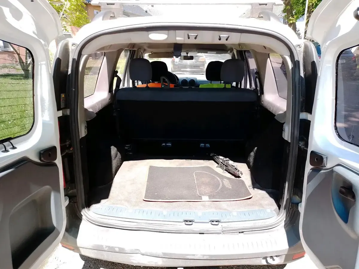 Używany Dacia Logan Basis 75 KM (55 kW) 2010 Biały Kombi