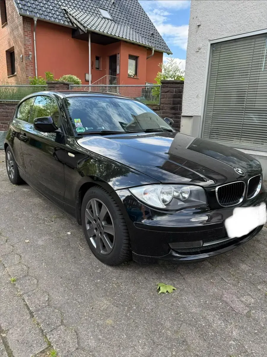 Gebraucht BMW 116 122 PS (89 kW) 2010 Schwarz Kleinwagen