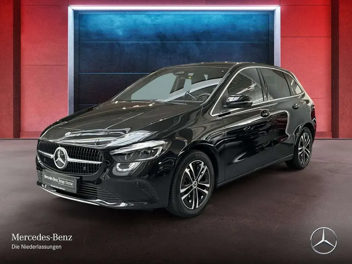 Używany Mercedes E250 Advanced 163 KM (119 kW) 2025 Czarny Sedan/Limuzyna