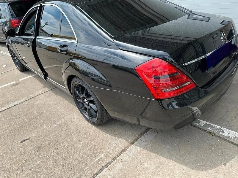 Second-hand Mercedes 320 2006 Negru Berlinǎ