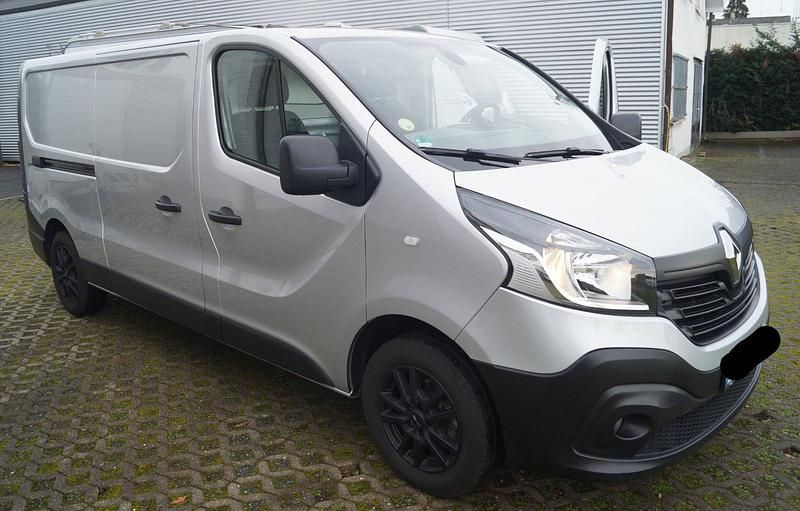 Silber Gebraucht 2018 Renault Trafic Van / Kleinbus | 11.700 € (Superpreis) - Bild 1/4