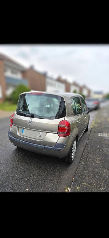 Braun Gebraucht 2012 Renault Modus Van / Kleinbus | 4.500 € (Teuer) - Bild 1/4