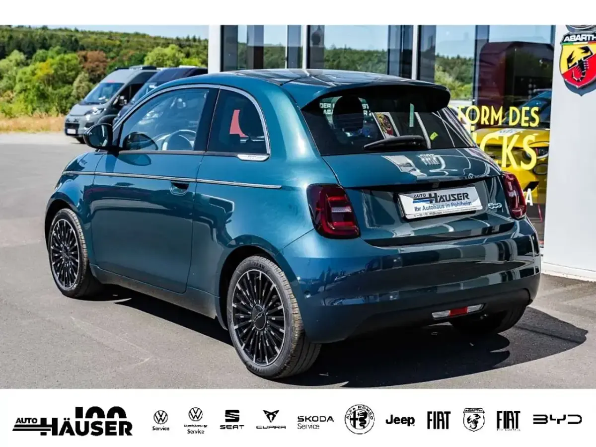 Neu Fiat 500e La Prima 86 kW (118 PS) 2026 Ozean grün metallic Limousine
