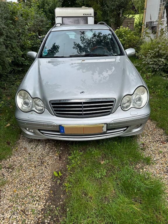 Grau Gebraucht 2006 Mercedes 320 Kombi | 2.000 € (Superpreis) - Bild 1/4