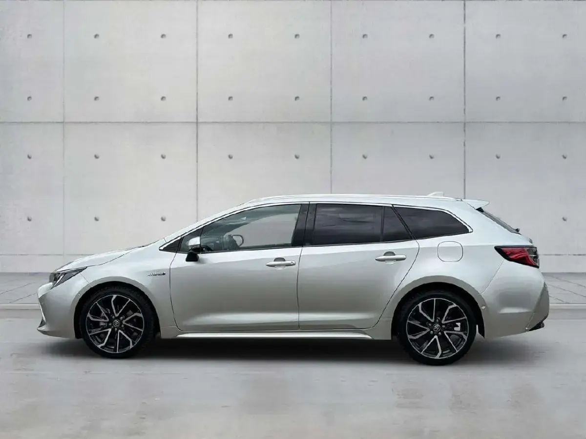 Gebraucht Toyota Corolla Hybrid Lounge 184 PS (135 kW) 2020 Precious silver Kombi