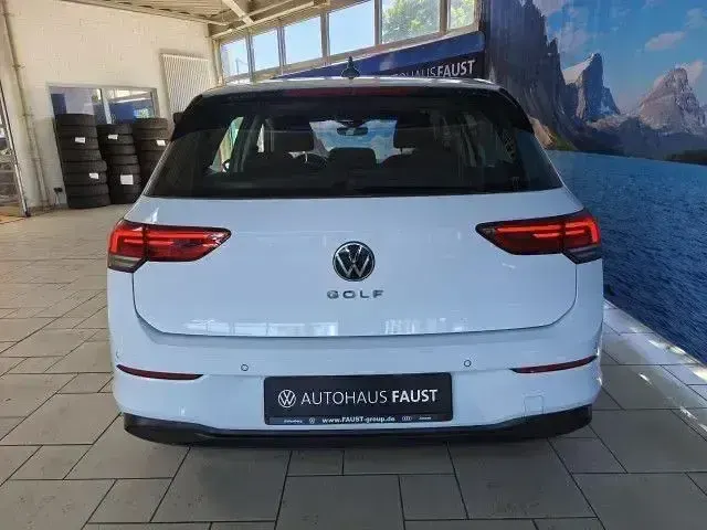 Gebraucht VW Golf VIII Life 116 PS (85 kW) 2022 Weiß Limousine