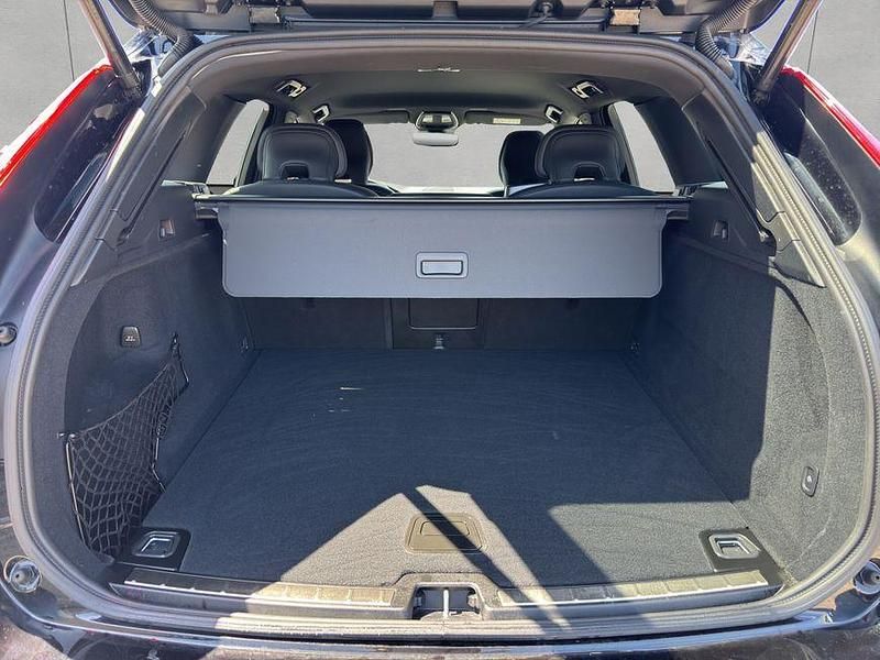 Gebraucht Volvo XC60 Plus 250 PS (183 kW) 2024 Schwarz SUV